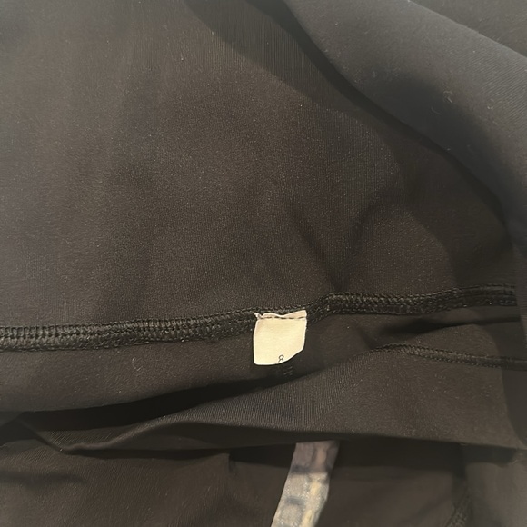 Lululemon black leggings size 8 - Picture 3 of 3